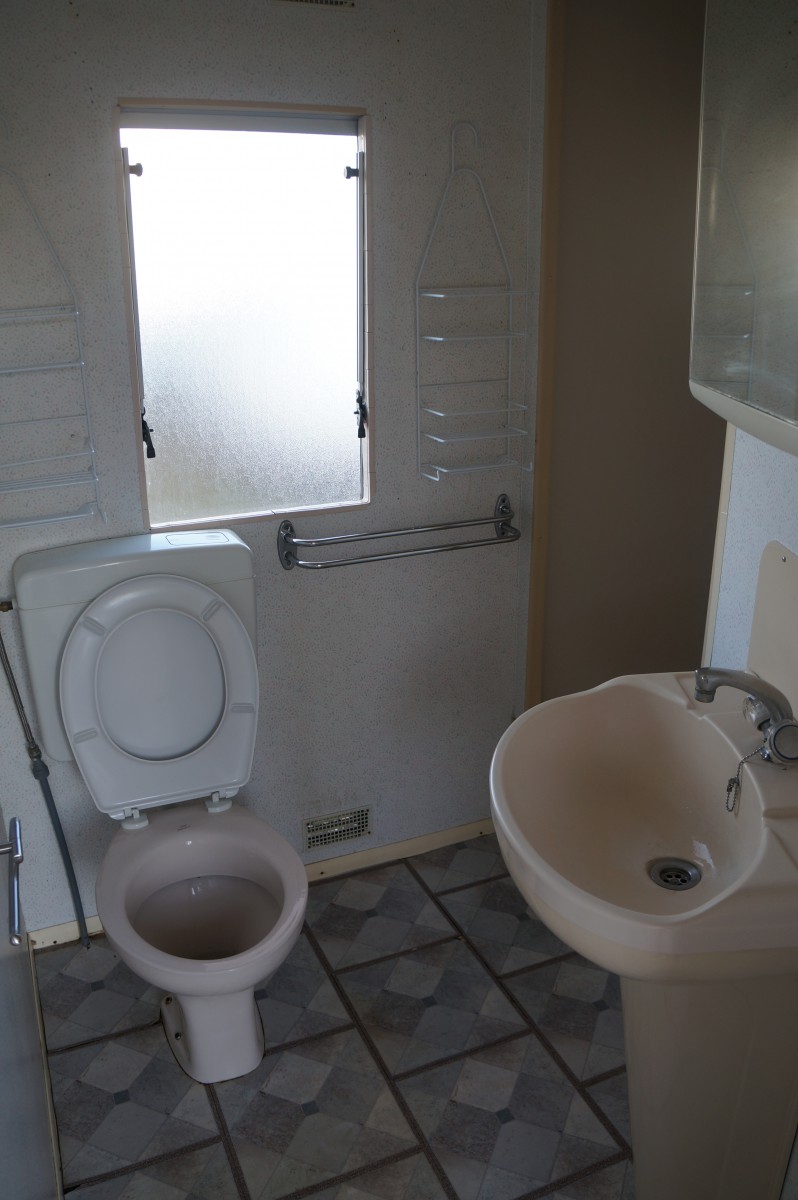 Salle de bain avec WC du mobil home occasion ABI Lock 28 1994