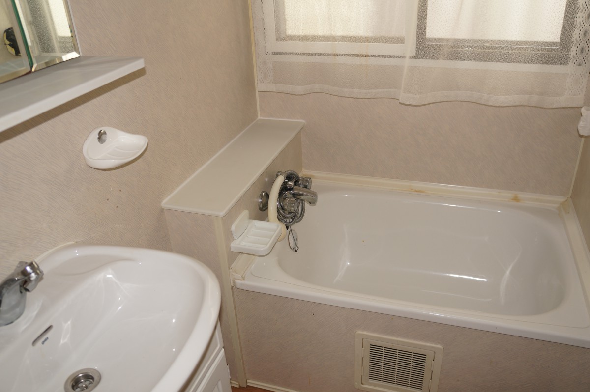 Salle de bain avec baignoire mobil home occasion BENIMAR Jimbo