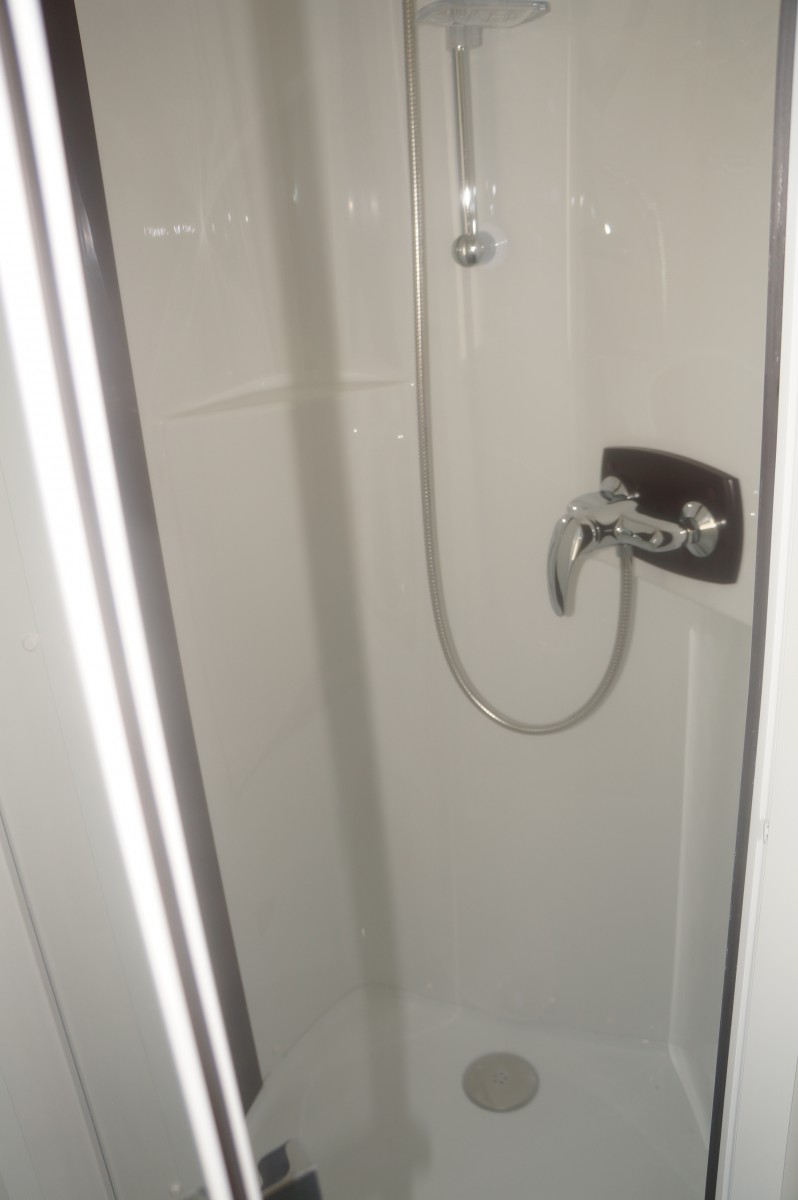 Douche avec porte basculante mobil-home occasion LOUISIANE Déclik 2015