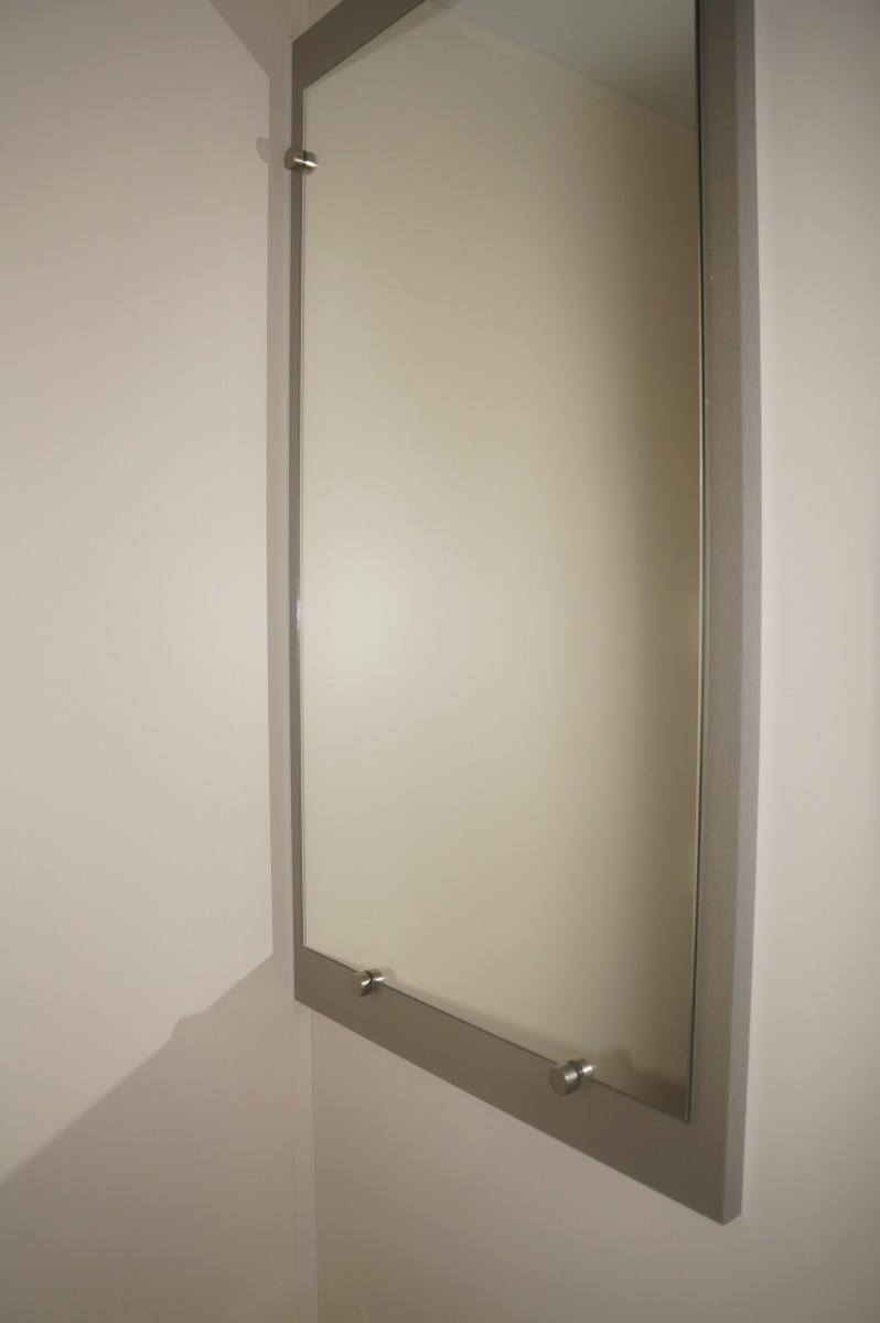Le miroir des Wc du Mobil-Home d'occasion IRM Saphir Panoramique 2011
