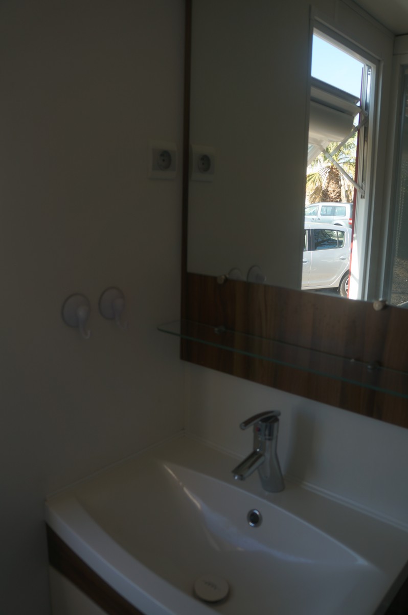 Le miroir de la salle de bain du Mobil-Home d'occasion IRM Rubis 2013