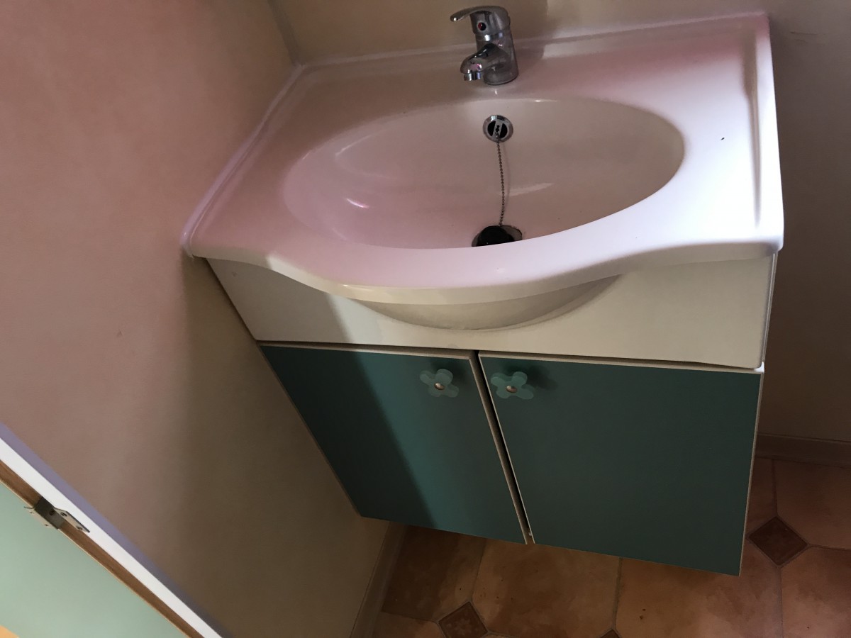 Le lavabo de la salle de bain du Mobil-Home d'occasion IRM Super Mercure Provence 2001