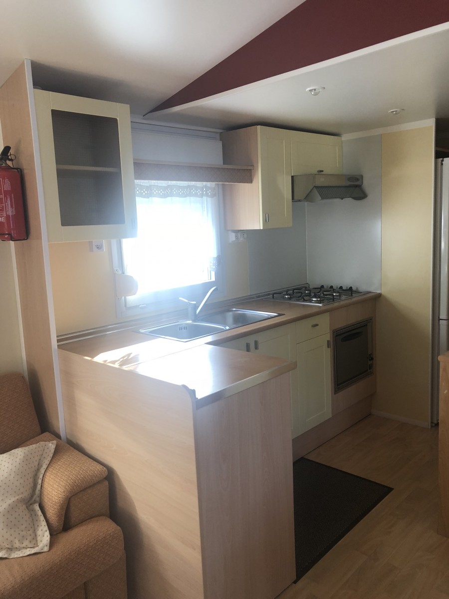 Cuisine d'angle du mobil home d'occasion Sun Living 845L4