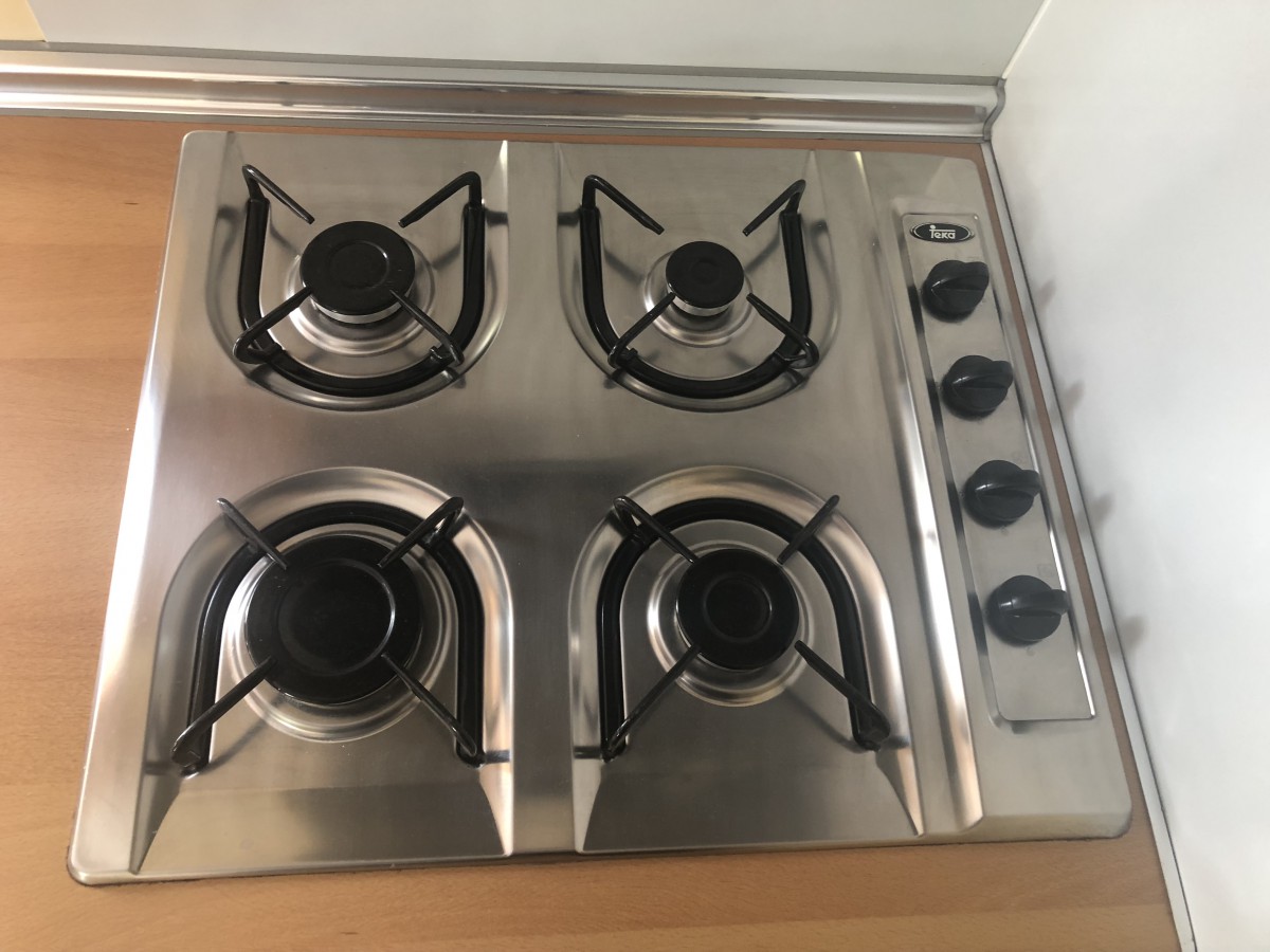 Plaque cuisson 4 feux du mobil home d'occasion Sun Living 845L4