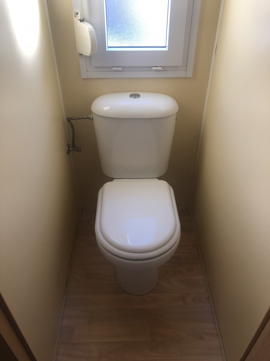 Toilette du mobil home d'occasion Sun Living 845L4