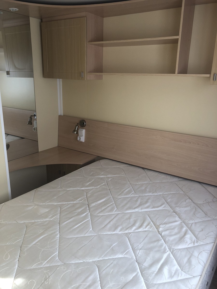 Chambre parentale du mobil home d'occasion Sun Living 845L4