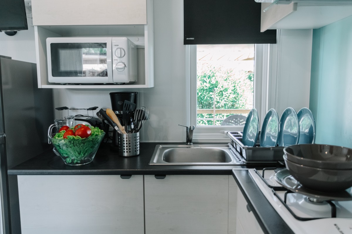 Cuisine du mobil home d'occasion IRM Super Titania 2019 3 chambres installé en camping