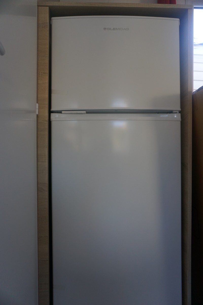 Réfrigérateur congélateur du mobil home neuf 2 chambres IRM Azalée 2021