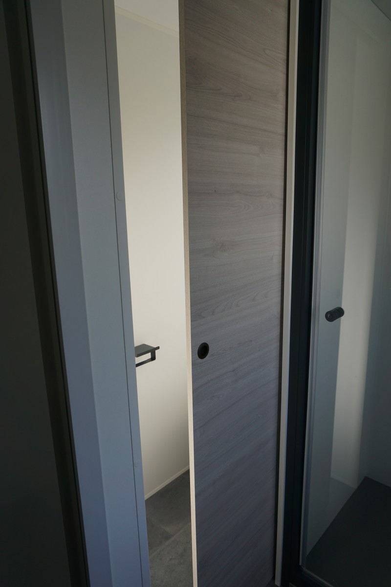 porte coulissante toilette salle d'eau du mobil home neuf 2 chambres TRIGANO Evo 35  2022