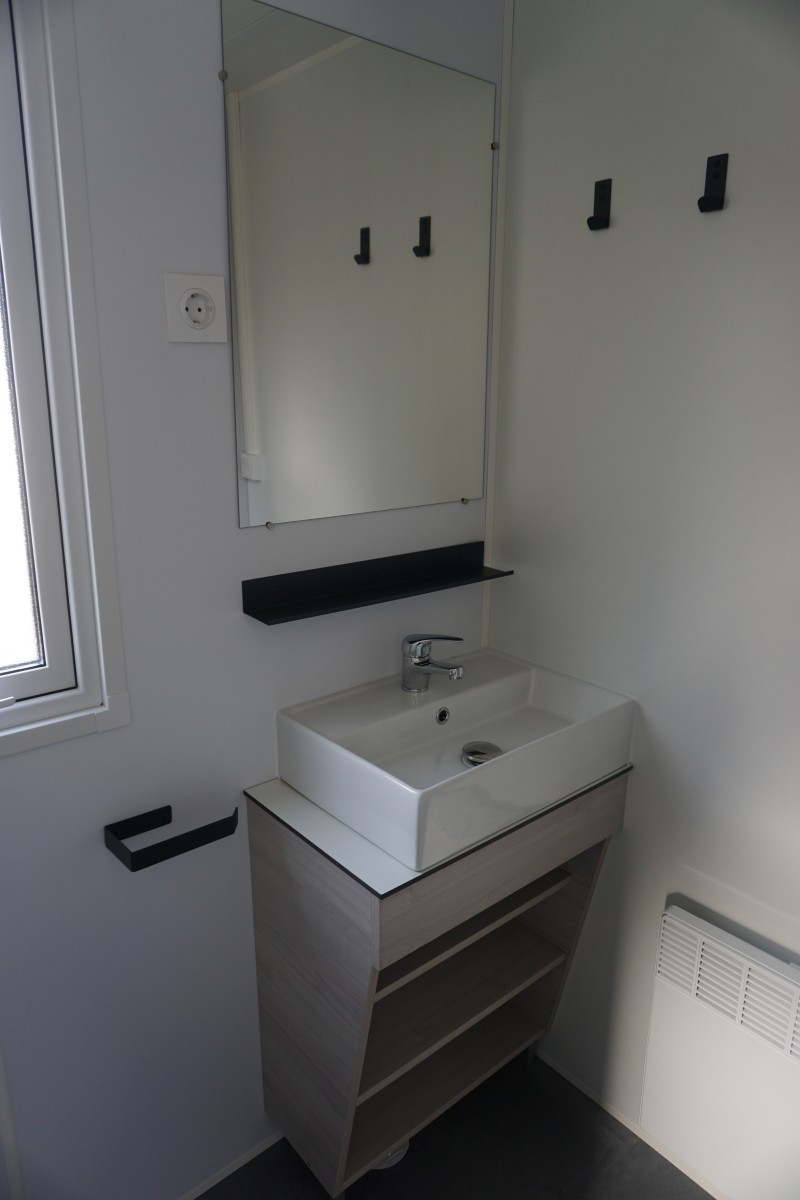 Meuble vasque salle d'eau enfants/invités du mobil home neuf 2 chambres TRIGANO Evo 35 2022