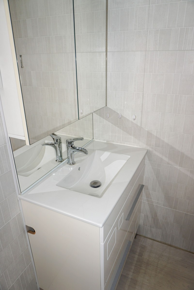 Lavabo salle de bain du mobil home occasion 3 chambres SUN ROLLER 2003