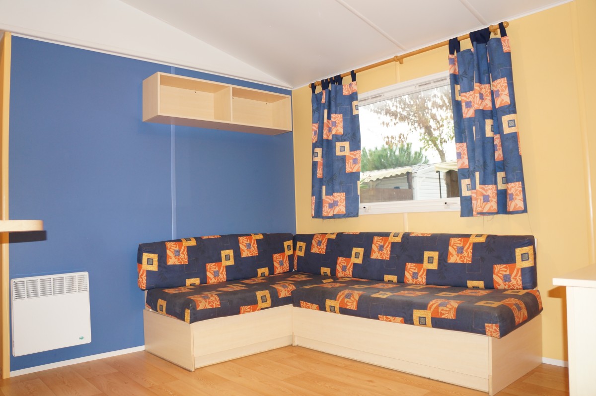 Banquette d'angle du mobil home IRM Super Mercure Grand Large 2005 camping Le Bosc d'en Roug