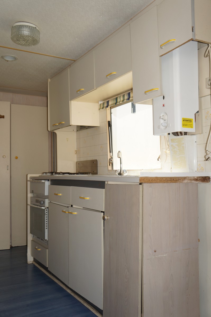 Cuisine type labo dans le mobil home ABI Phoenix 28 1992