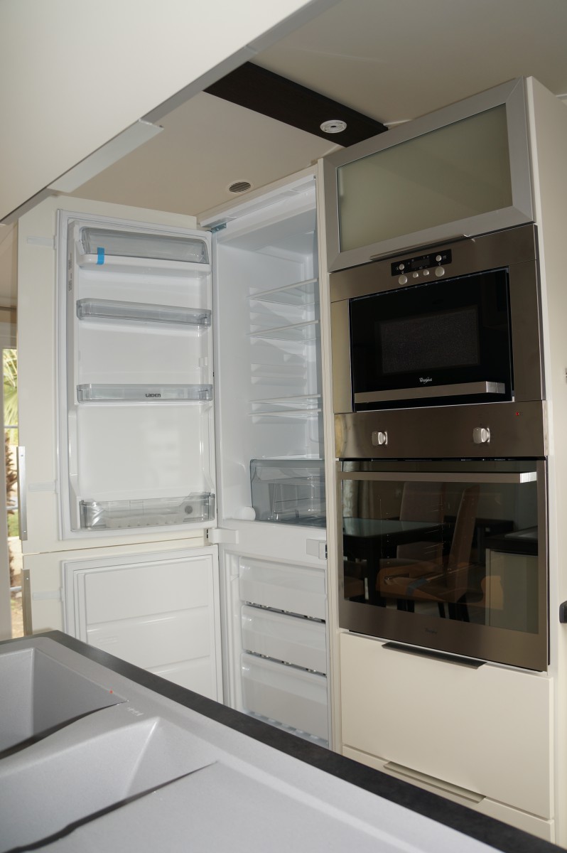 Frigo congel intégré dans la cuisine du mobil home Louisiane Blueberry XL 2012