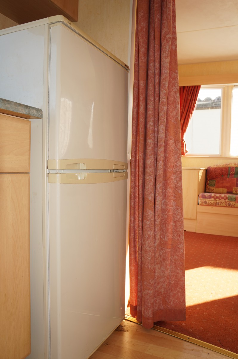 Frigo congélateur dans la cuisine du mobil home ABI Montana 28-2 chambres 1998