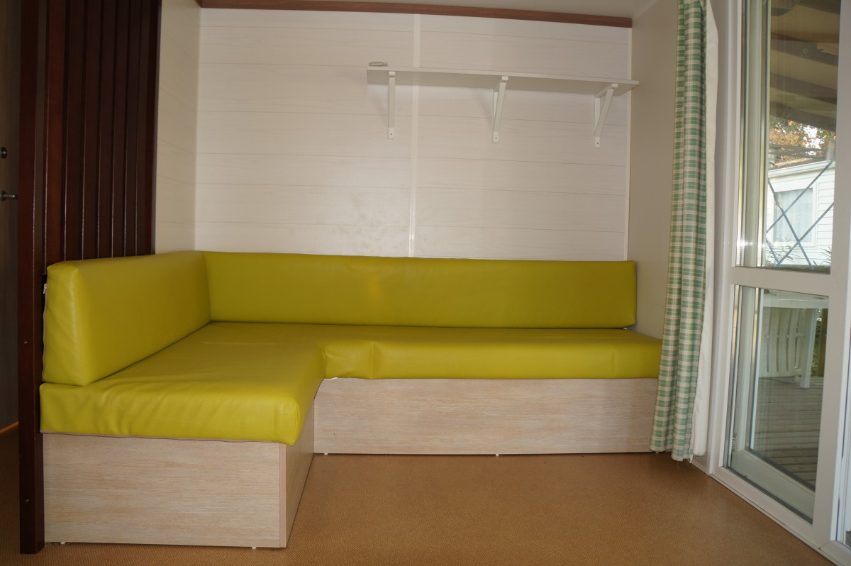 Banquette lit dans mobil home O'HARA O'Phea 834 2S 2007 clés en main Le Bosc d'en Roug