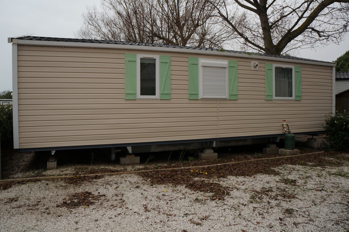 Vue face arrière du mobil home IRM Saphir panoramique 2011