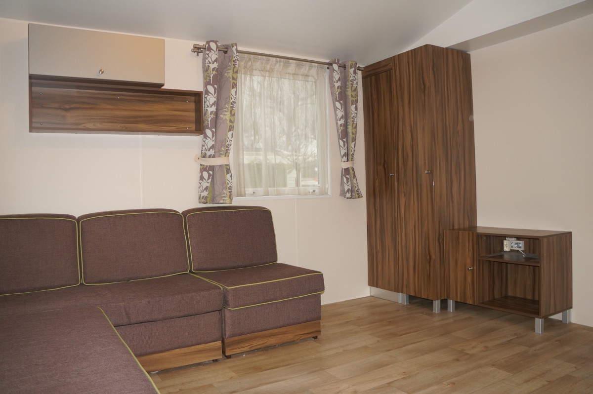 Meuble TV living dans le mobil home IRM Saphir panoramique 2011