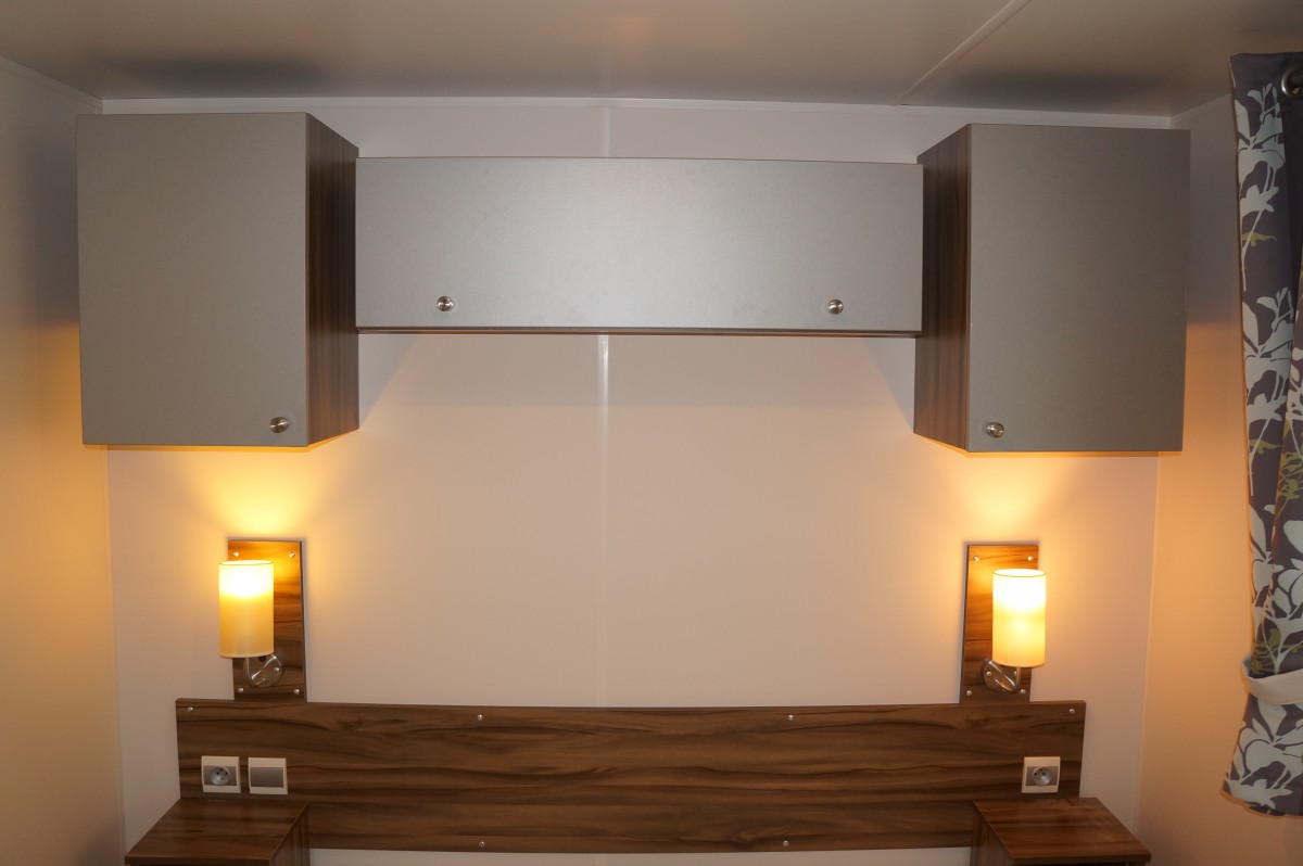 Meuble pont dans la suite parentale du mobil home IRM Saphir panoramique 2011
