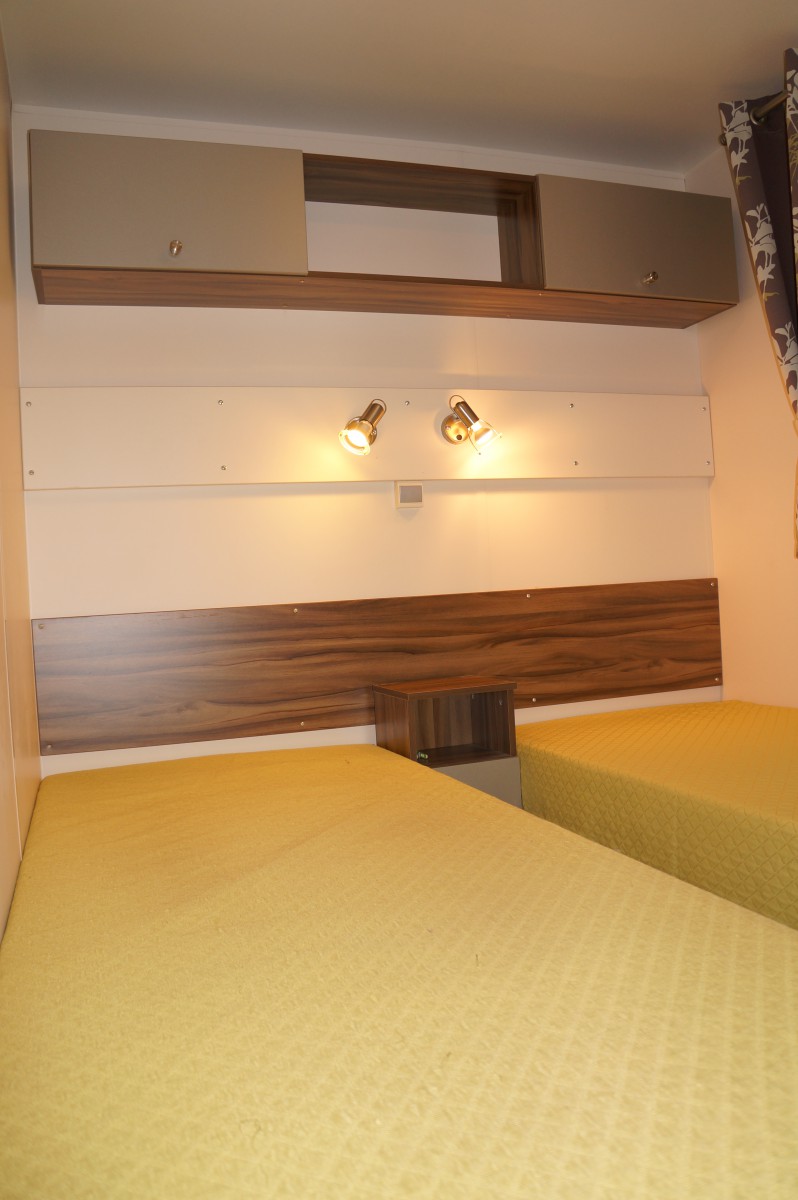 Lits simples 80x190cm dans la chambre 2 du mobil home IRM Saphir panoramique 2011