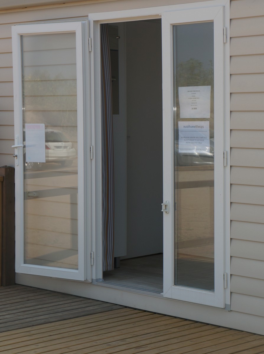entrée du mobil home irm super titania régular 2015