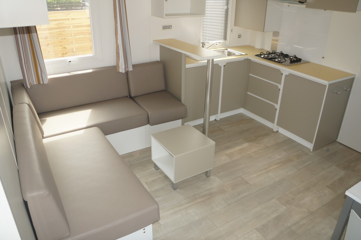vue d'ensemble salon et cuisine du mobil home irm super titania régular 2015