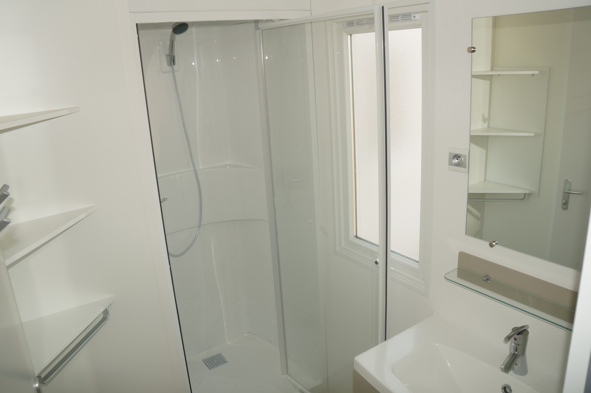 salle de bain 2 du mobil home irm super titania régular 2015