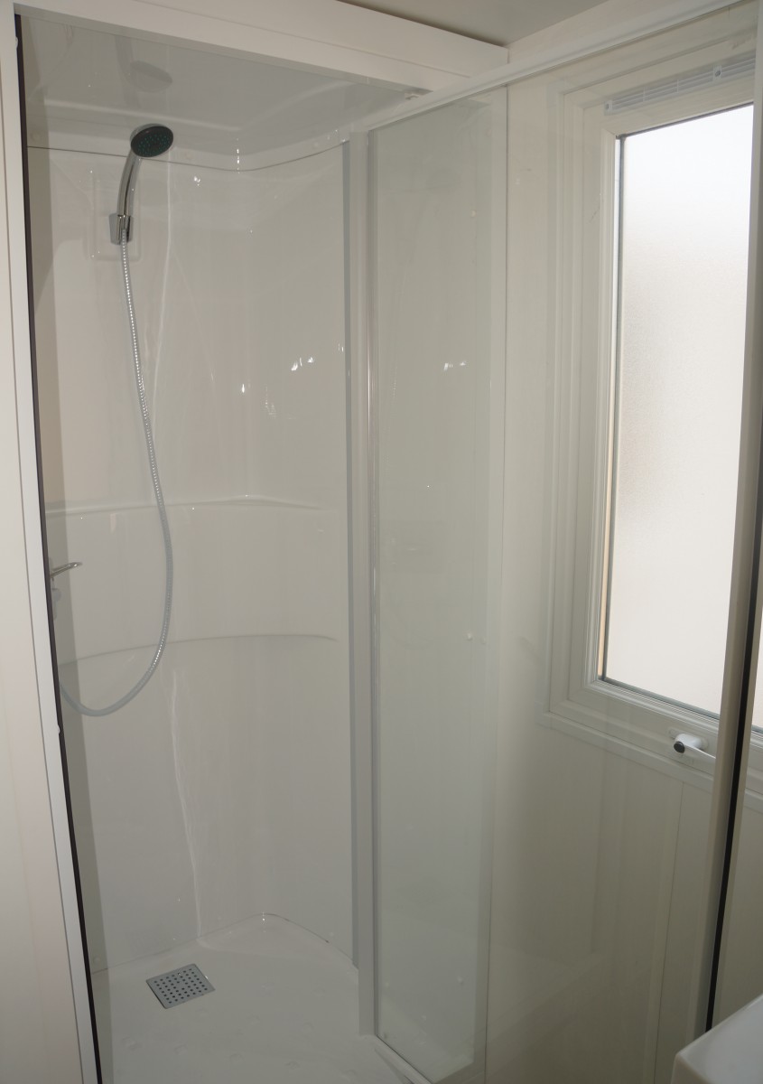 douche du mobil home irm super titania régular 2015