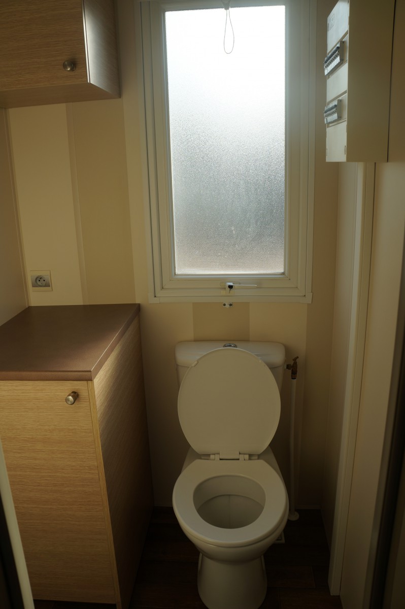 WC indépendant du mobil home occasion IRM Apollon Confort 2010
