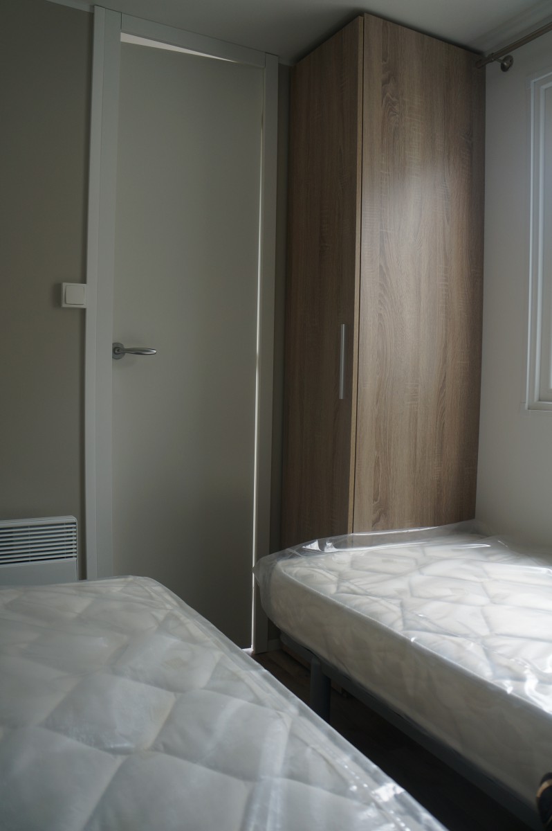 penderie chambre enfants du mobil home neuf Louisiane Savanah 2 chambres 2015