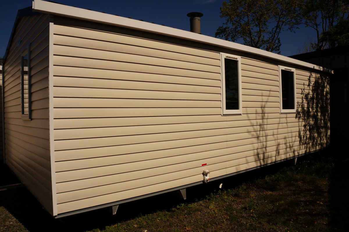la façade arrière du mobil home neuf IRM Super Titania Regular 2 chambres 2016