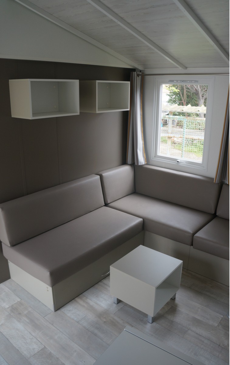 le salon du mobil home neuf IRM Super Titania Regular 2 chambres 2016