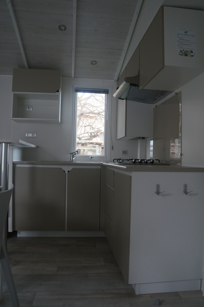 la cuisine du mobil home neuf IRM Super Titania Regular 2 chambres 2016