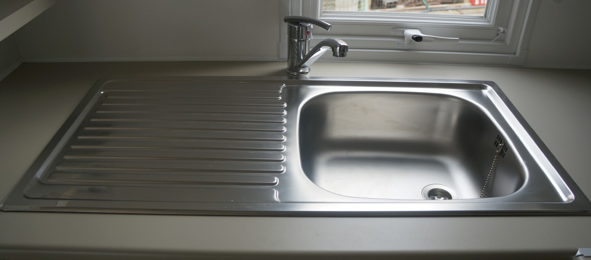 l'évier inox du mobil home neuf IRM Super Titania Regular 2 chambres 2016