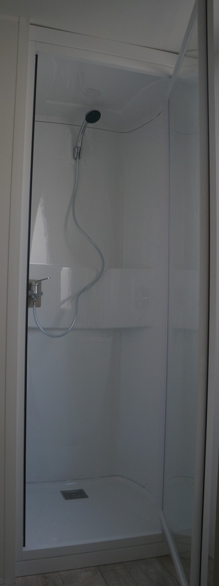 la douche du mobil home neuf IRM Super Titania Regular 2 chambres 2016