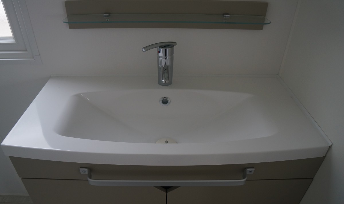 la vasque encastrée du mobil home neuf IRM Super Titania Regular 2 chambres 2016