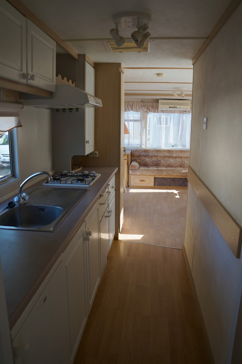 cuisine et ouverture sur salon du mobil home occasion PEMBERTON International 2 chambres