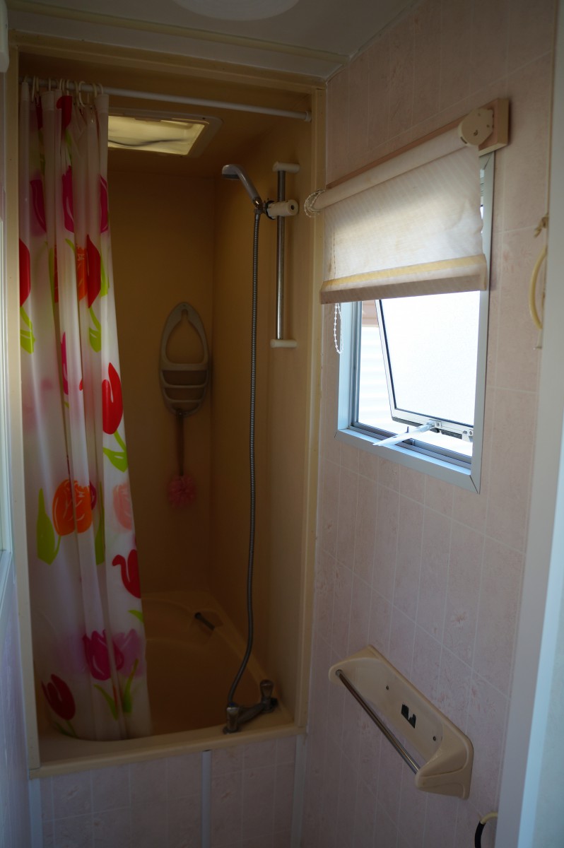 salle de douche du mobil home occasion PEMBERTON International 2 chambres