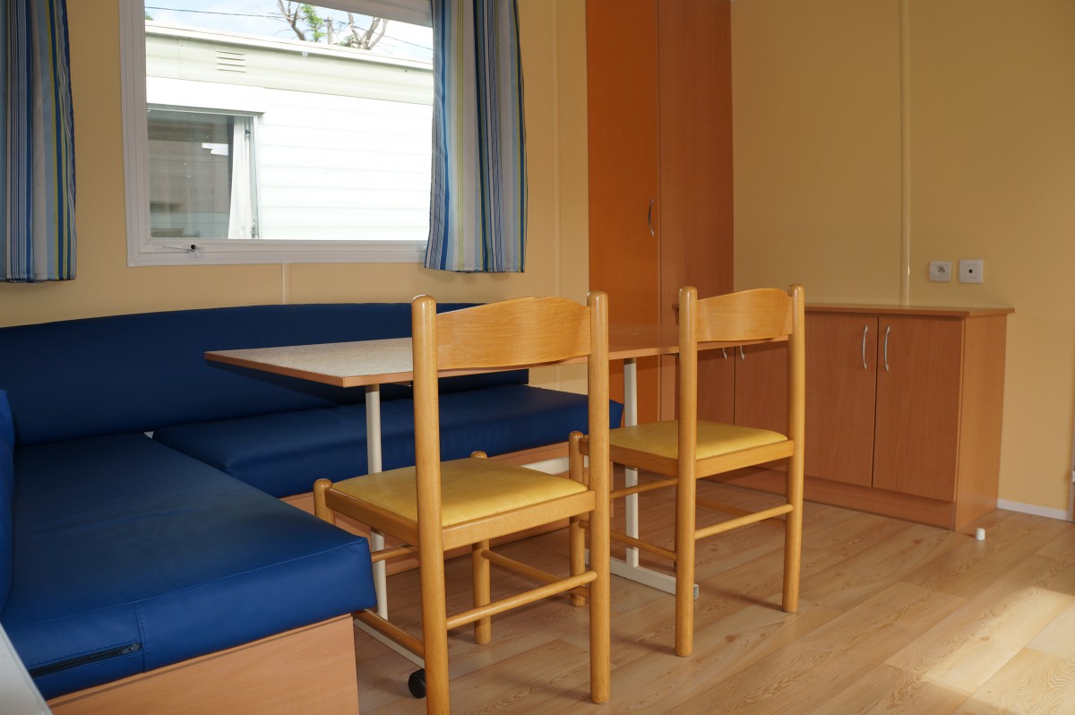 coin repas du mobil home occasion IRM Super Mercure 2 chambres 2003