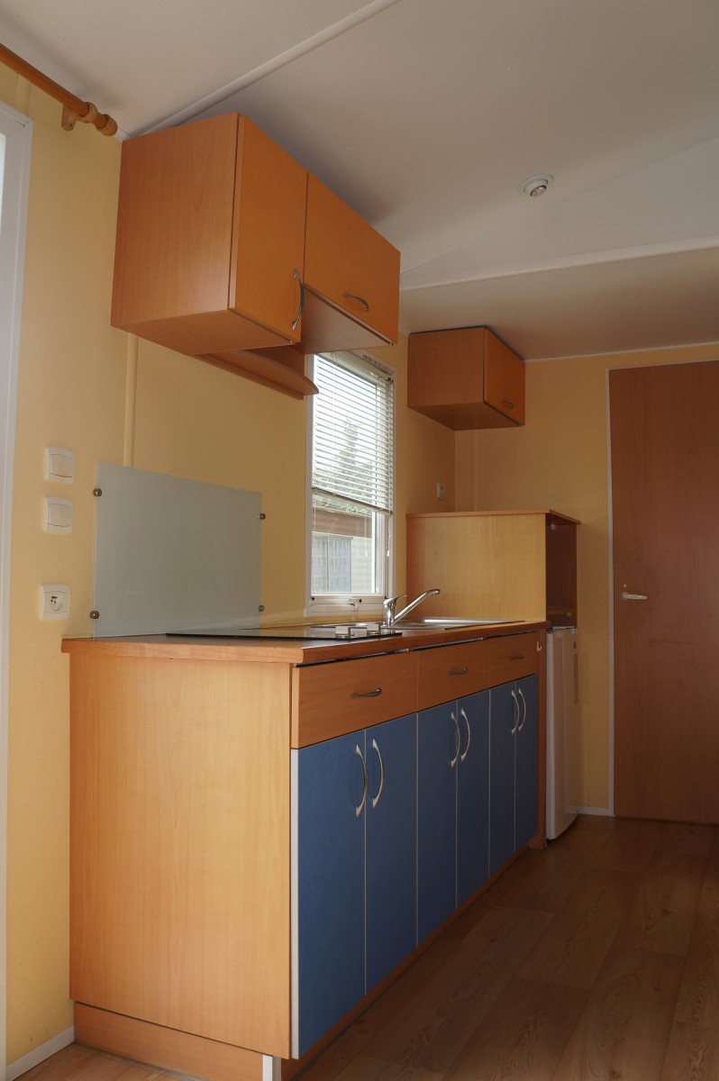 cuisine linéaire du mobil home occasion IRM Super Mercure 2 chambres 2003