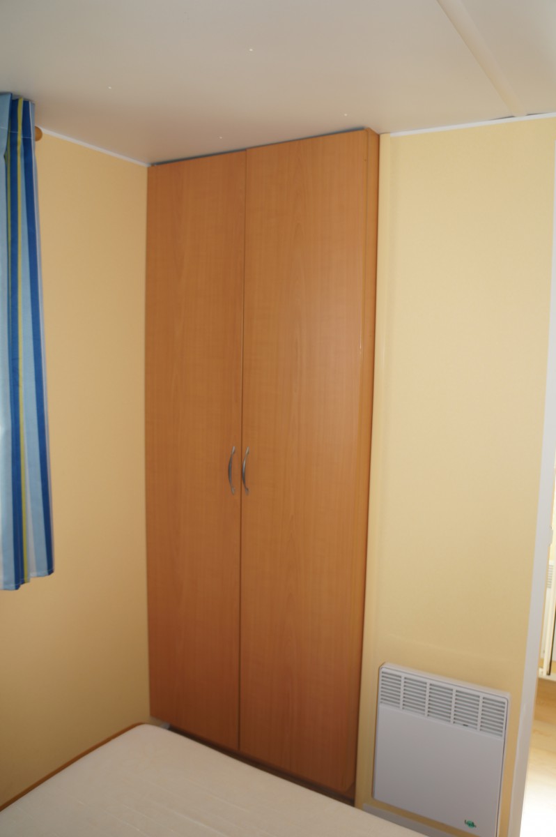 penderie lingère chambre parentale du mobil home occasion IRM Super Mercure 2 chambres 2003