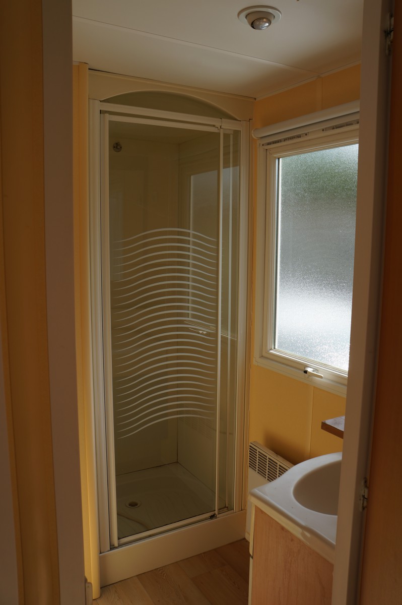 la salle de bains du mobil home occasion IRM Super Mercure 2 chambres 2003