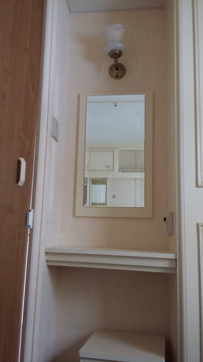 Coiffeuse avec miroir  mobil home occasion ABI Montrose
