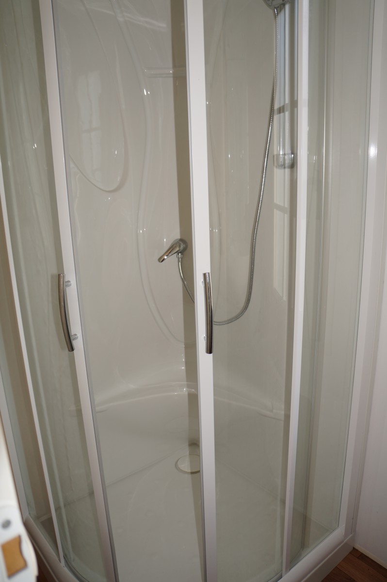 Douche avec porte vitrée du mobil home O'HARA O'Tiny 880 Prestige 2006