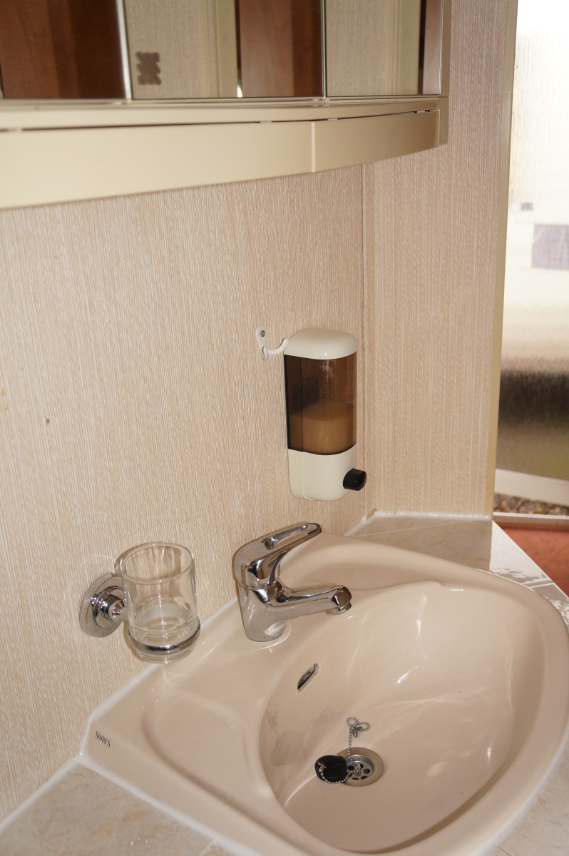 Lavabo avec miroir mobil home occasion WILLERBY Granada 8.5