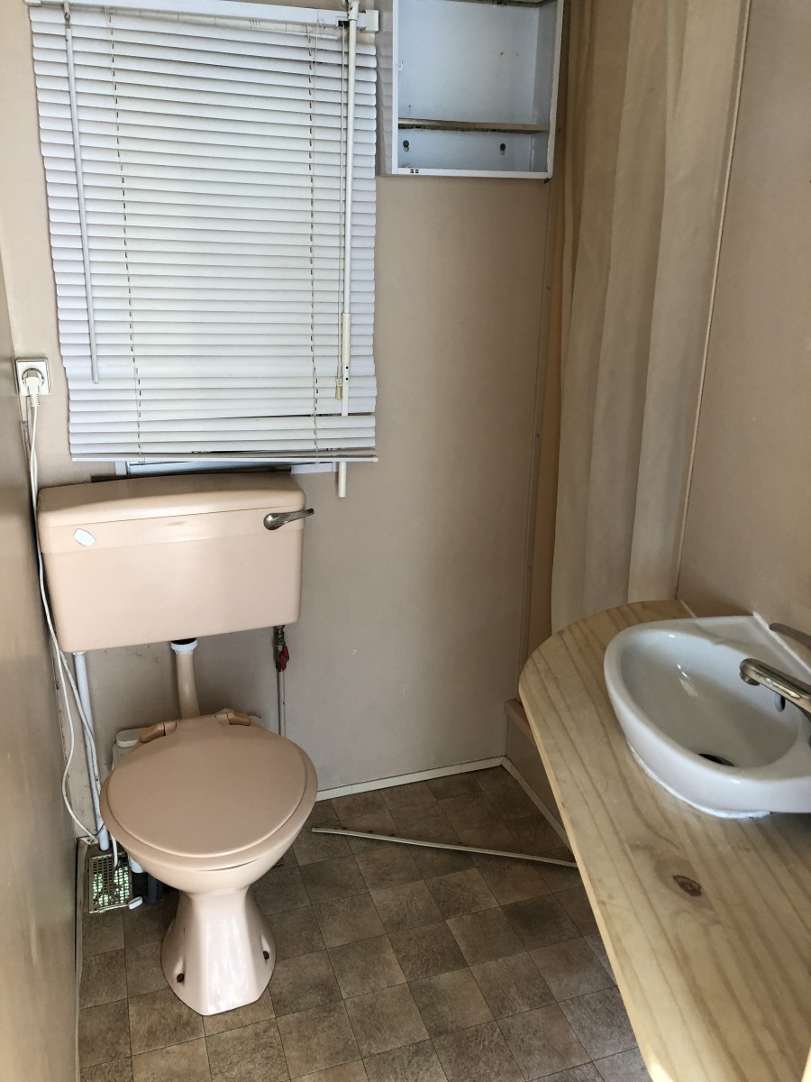 Salle de bain du mobil home d'occasion Willerby 2CH