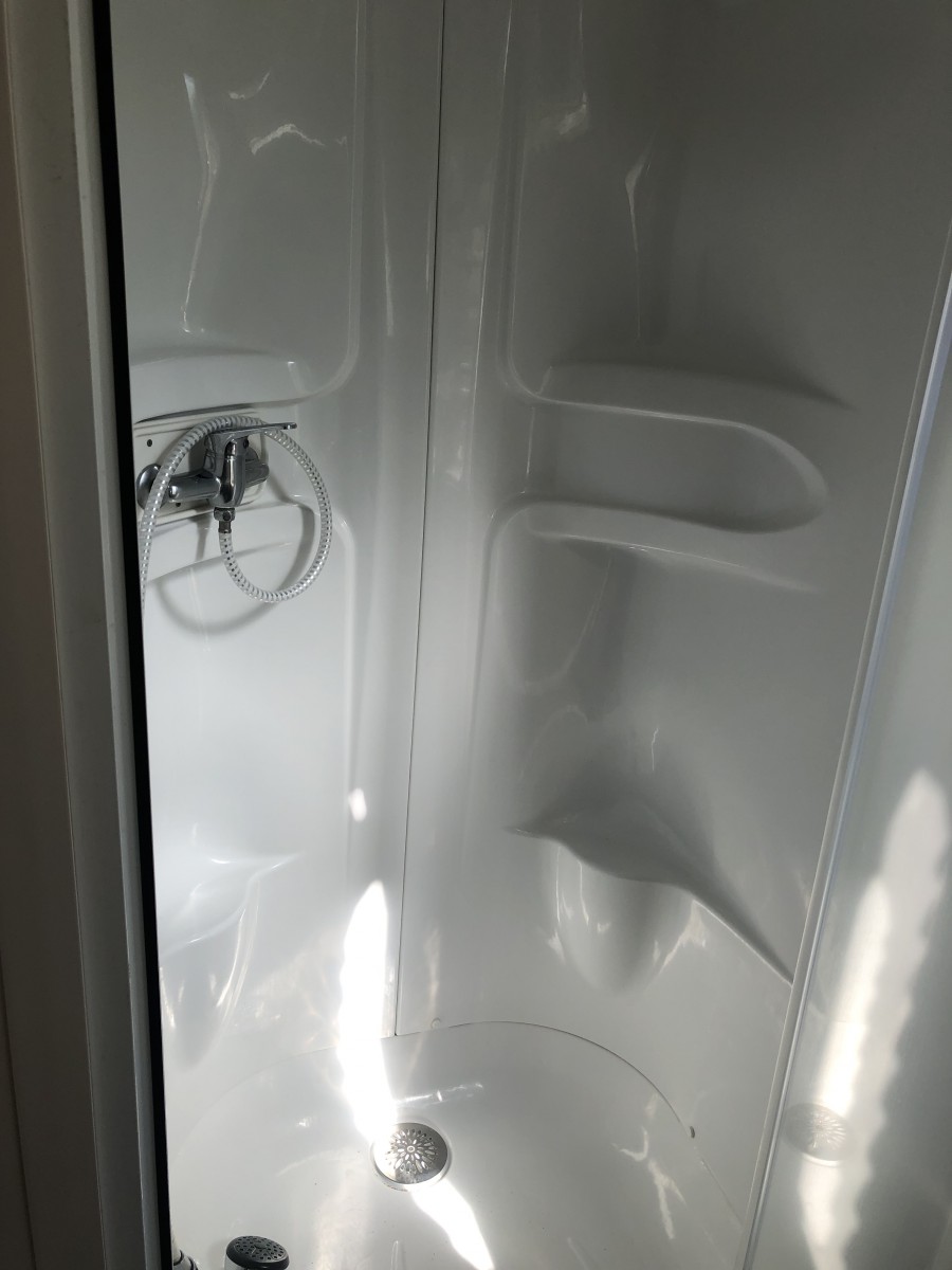 Cabine de douche du mobil home d'occasion IRM Super Titania 3CH 2012