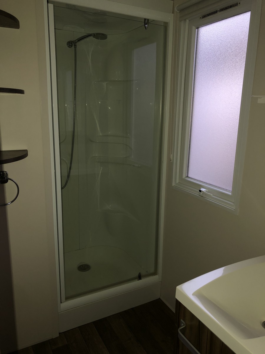Salle de bain du mobil home d'occasion 3 chambres IRM MARINA 2012