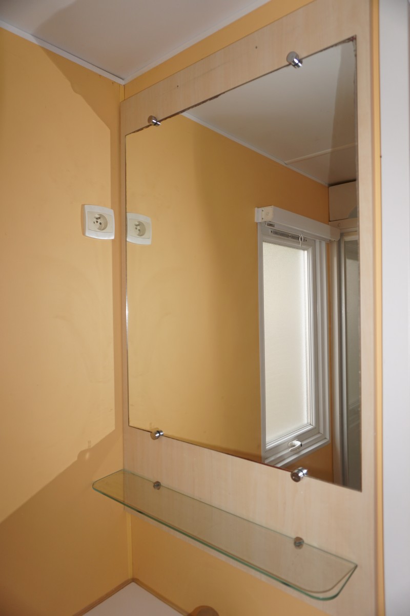 Miroir salle de bain du mobil home d'occasion 3ch IRM Super Constellation Confort 2006