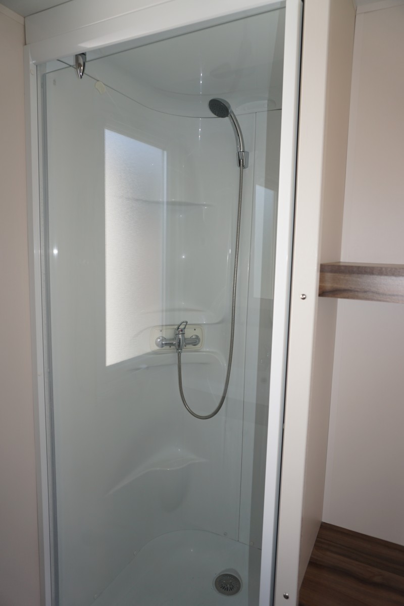 Cabine de douche du mobil home d'occasion 2 chambres IRM Merveilla